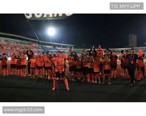 足球明星球迷热情庆祝瞬间展现激情与团结的完美时刻 足球明星球迷热情庆祝瞬间展现激情与团结的完美时刻